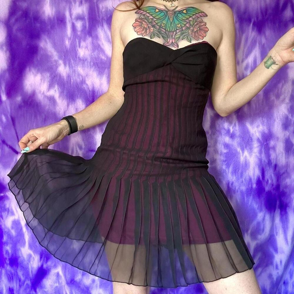 Gorgeous vintage y2k grape pink purple satin strapless dress